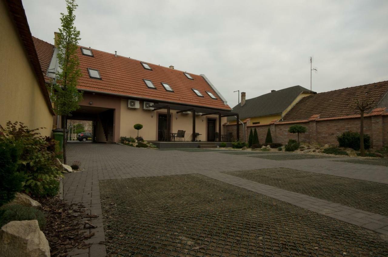 Royal Residence Apartments Gyula Eksteriør bilde